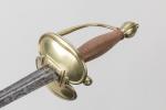 Epée d’officier modèle 1767

Pommeau en olive rainuré. Garde à une...