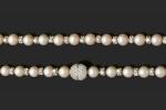 Collier 

de cinquante-neuf perles de cultures choker alternées d'anneaux entièrement...